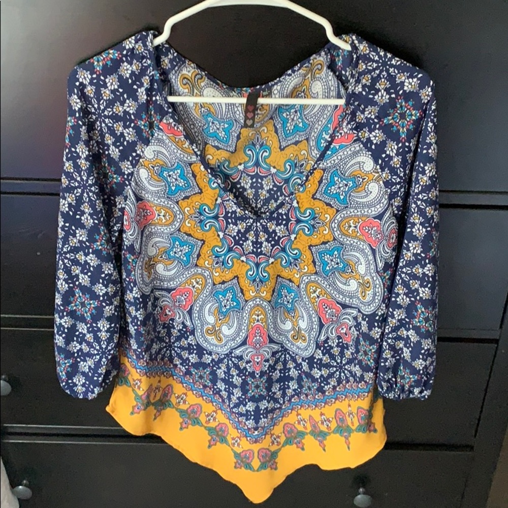 Cute blouse!